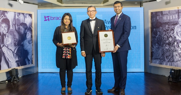 Dr Charles Chen Yidan, Founder of Yidan Prize, presents the prestigious award to Sir Fazle&#039;s family in Dhaka, Bangladesh